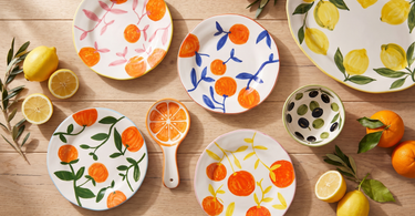 Håndmalet frugtkeramik fra Caja Company og &Klevering med citron- og appelsinmotiv