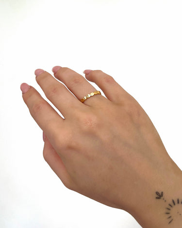 Aminda ring set fra en anden vinkel