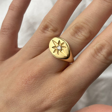 Pura ring set fra en anden vinkel