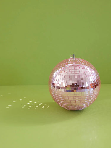 Stor Rund Discokugle - Pink set fra en anden vinkel
