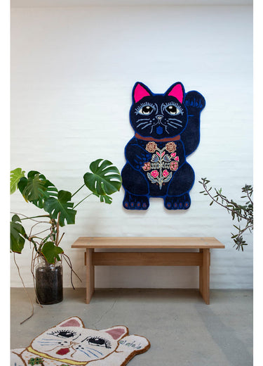 Lucky Cat - Bongusta tæppe i blå set fra en anden vinkel