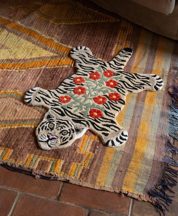 Kleine Tiger-Decke mit Blumenmuster